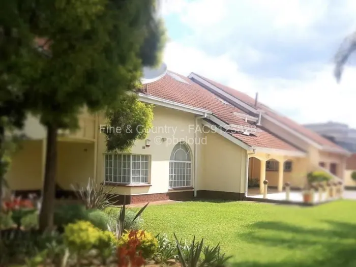 6 Bedroom House to Rent in Borrowdale