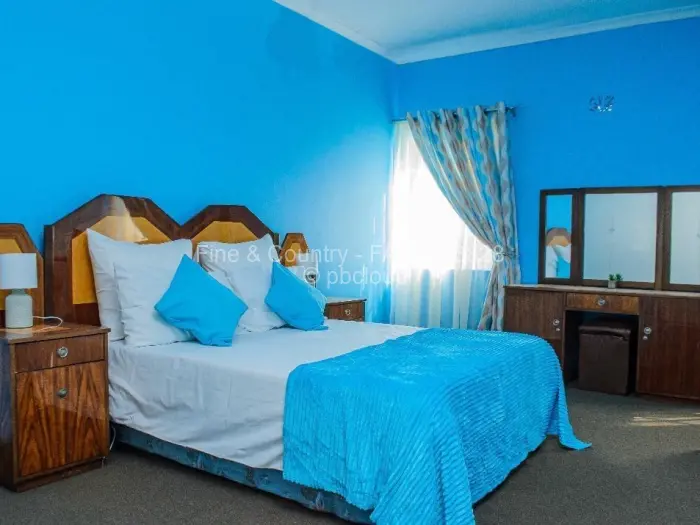 6 Bedroom House to Rent in Borrowdale