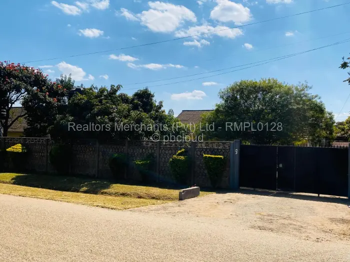 3 Bedroom House to Rent in Ashdown Park