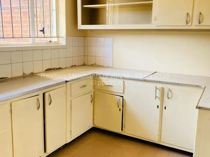 3 Bedroom House to Rent in Ashdown Park