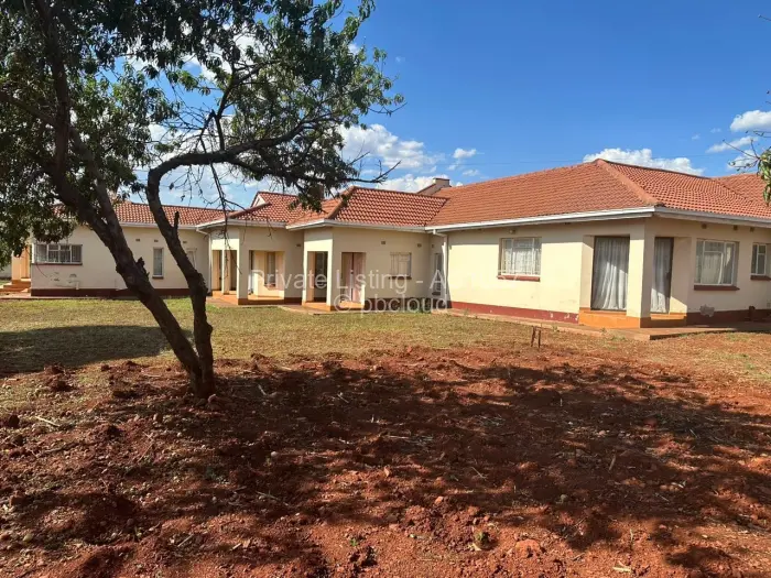 6 Bedroom House for Sale in Gletwin Park, Harare