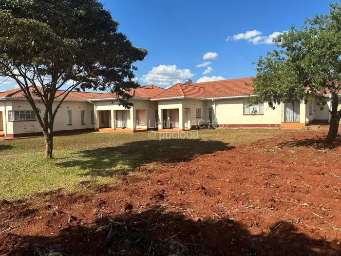 6 Bedroom House for Sale in Gletwin Park, Harare