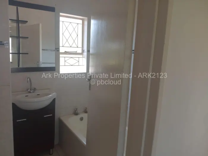 6 Bedroom House to Rent in Strathaven
