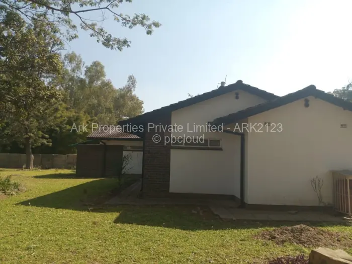 6 Bedroom House to Rent in Strathaven