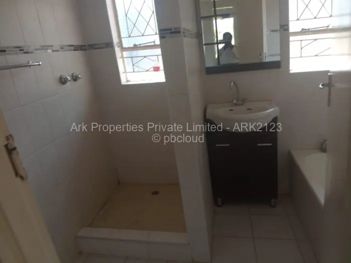 6 Bedroom House to Rent in Strathaven