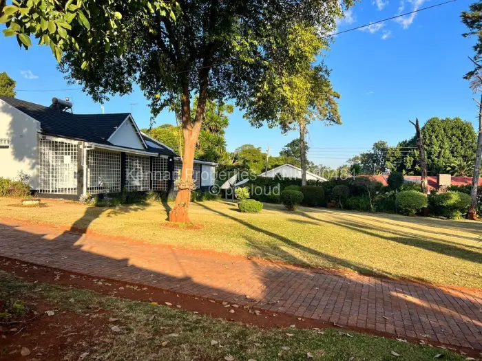 4 Bedroom House to Rent in Greystone Park