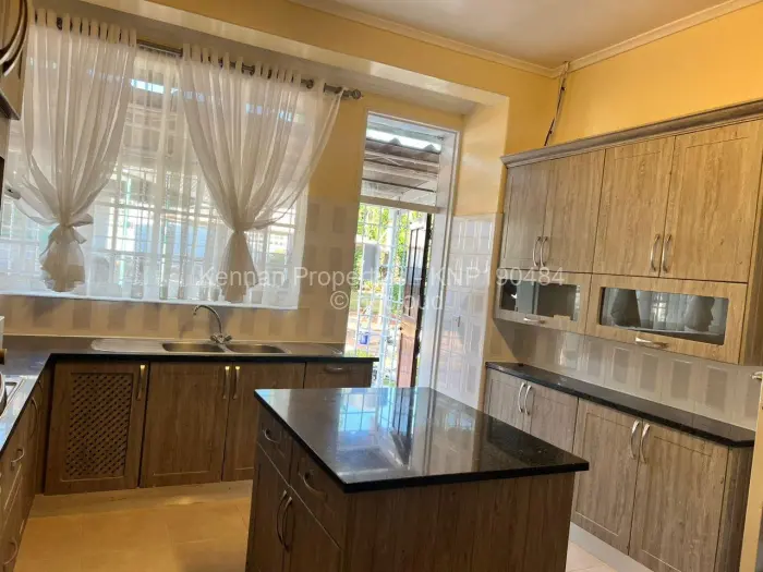 4 Bedroom House to Rent in Greystone Park