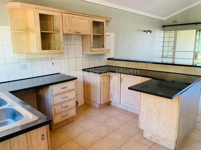 Townhouse/Complex/Cluster to Rent in Borrowdale Brooke