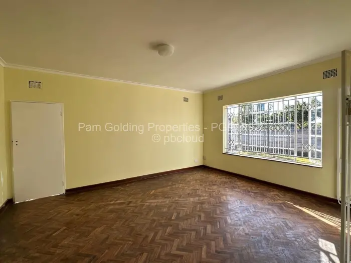 3 Bedroom House to Rent in Hillside