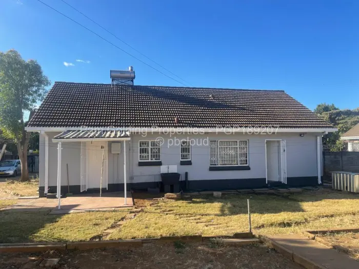 3 Bedroom House to Rent in Hillside