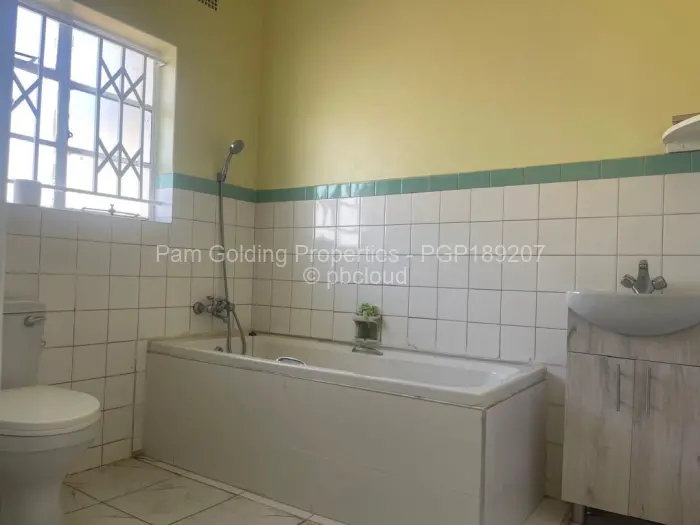 3 Bedroom House to Rent in Hillside