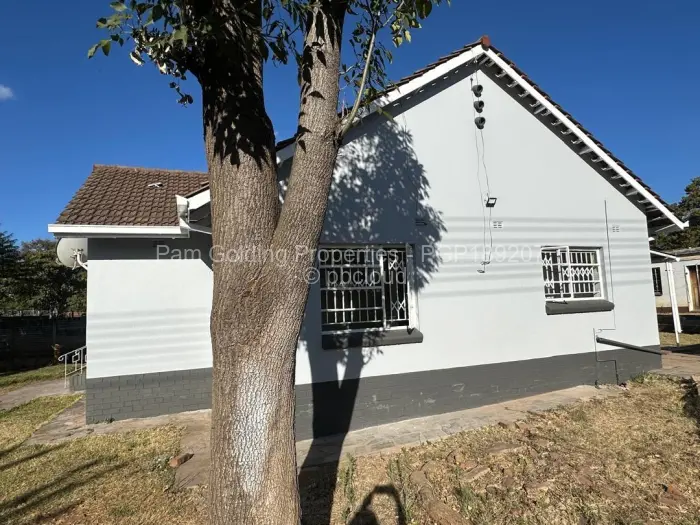 3 Bedroom House to Rent in Hillside