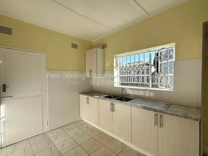 3 Bedroom House to Rent in Hillside