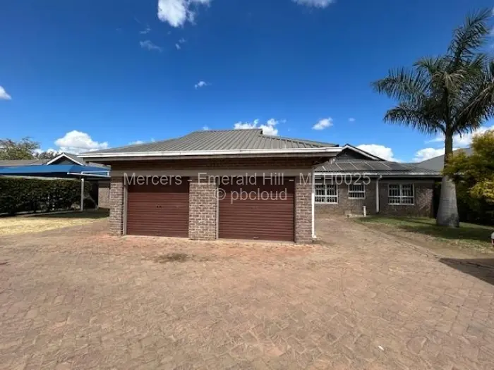 Townhouse/Complex/Cluster to Rent in Newlands
