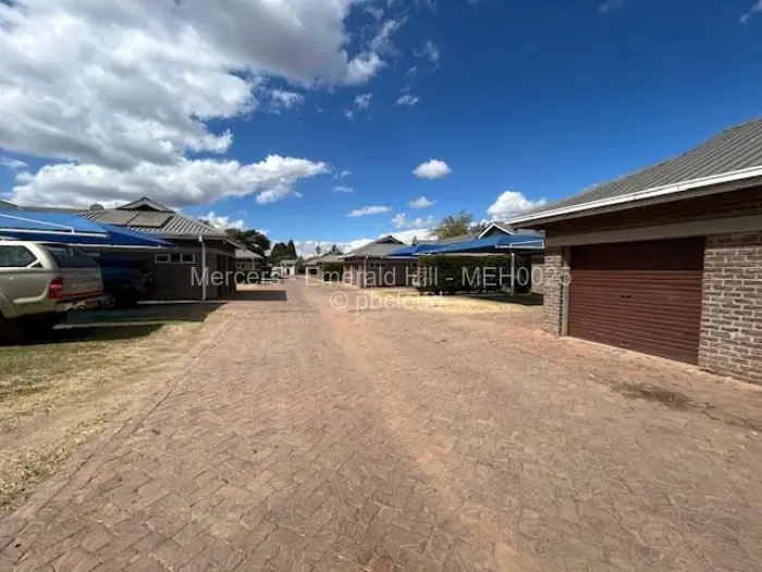 Townhouse/Complex/Cluster to Rent in Newlands