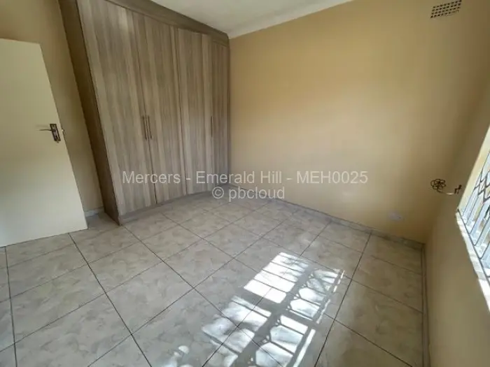 Townhouse/Complex/Cluster to Rent in Newlands