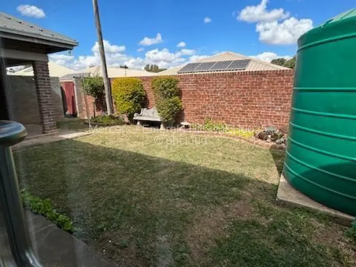 Townhouse/Complex/Cluster to Rent in Newlands