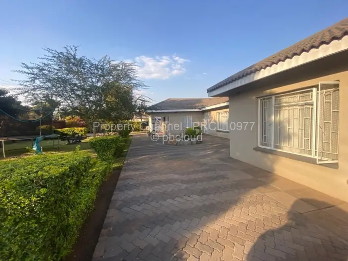 4 Bedroom House for Sale in Bluff Hill, Harare