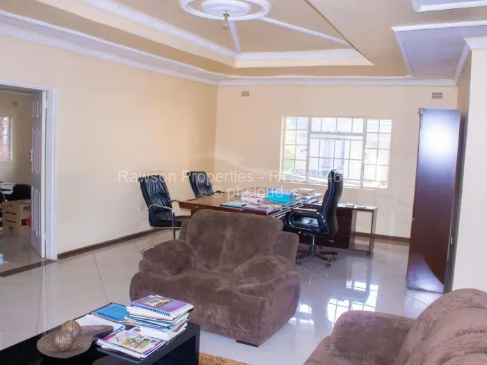 6 Bedroom House for Sale in Bluff Hill, Harare