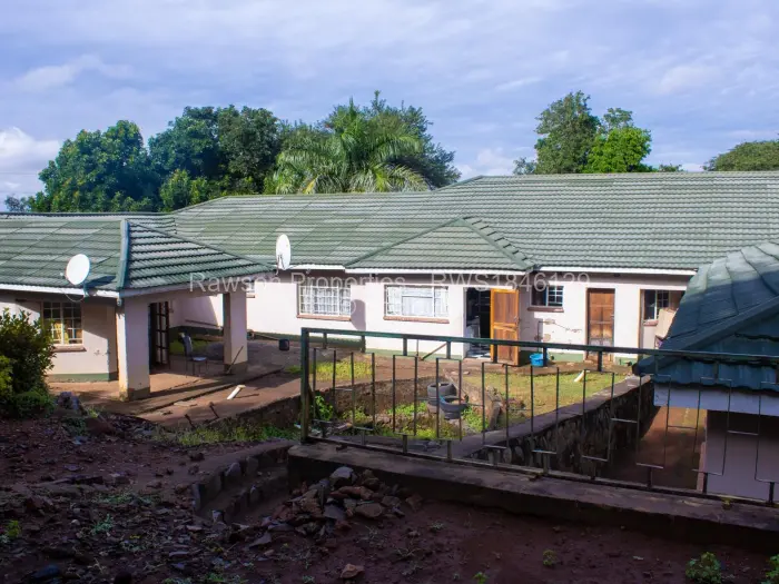 6 Bedroom House for Sale in Bluff Hill, Harare