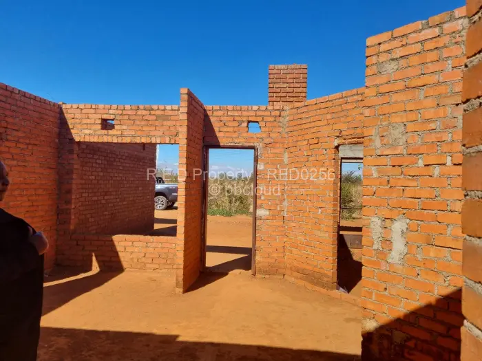 3 Bedroom House for Sale in Mahatshula, Bulawayo