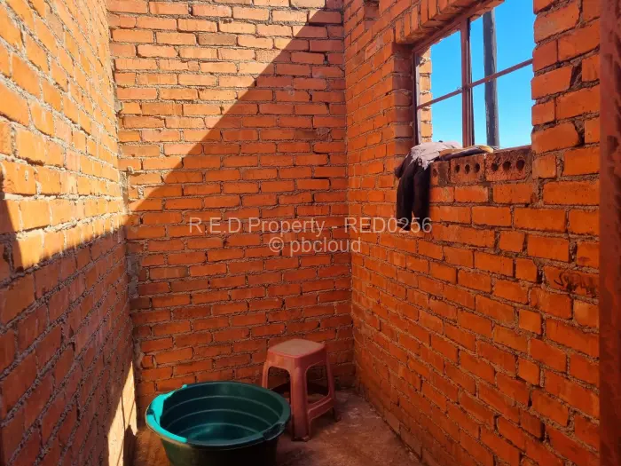 3 Bedroom House for Sale in Mahatshula, Bulawayo