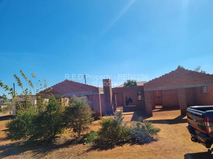 3 Bedroom House for Sale in Mahatshula, Bulawayo