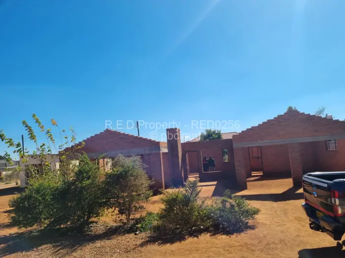 3 Bedroom House for Sale in Mahatshula, Bulawayo