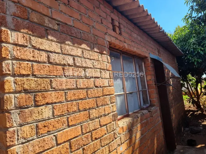 3 Bedroom House for Sale in Mahatshula, Bulawayo