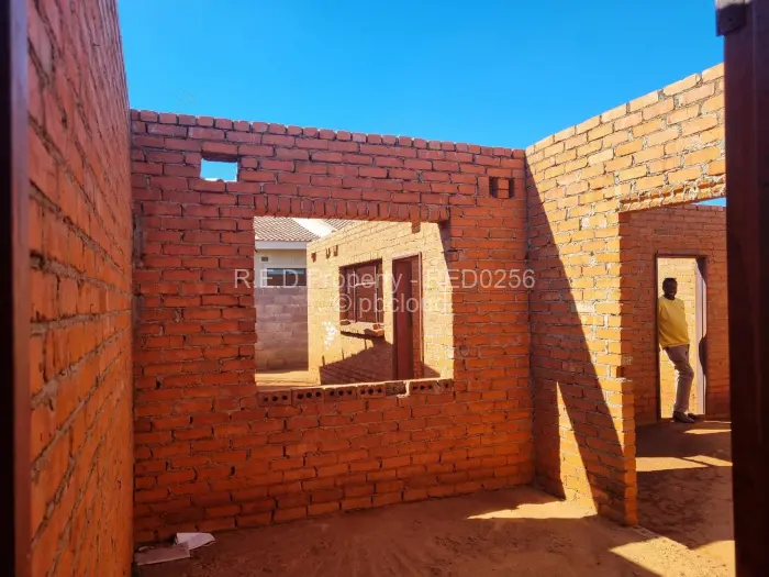 3 Bedroom House for Sale in Mahatshula, Bulawayo