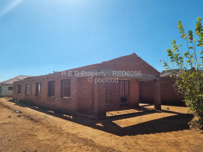 3 Bedroom House for Sale in Mahatshula, Bulawayo