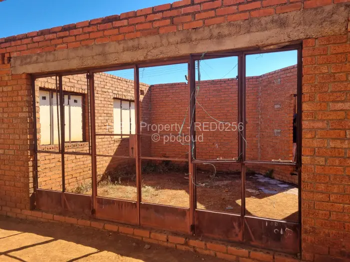 3 Bedroom House for Sale in Mahatshula, Bulawayo