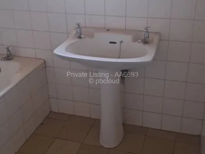 3 Bedroom House for Sale in Bluff Hill, Harare