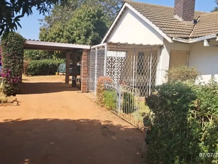 3 Bedroom House for Sale in Bluff Hill, Harare