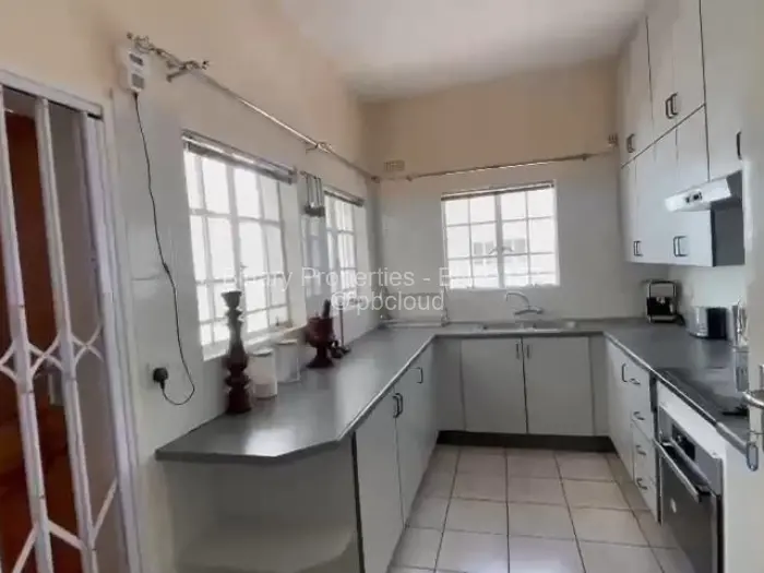Townhouse/Complex/Cluster to Rent in Helensvale