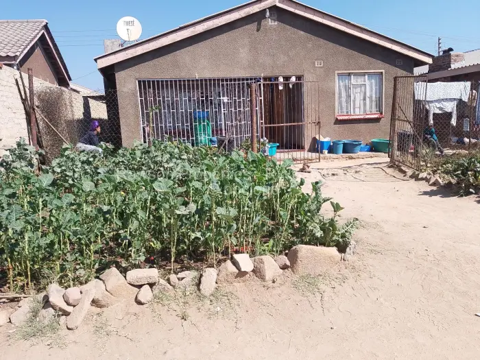 5 Bedroom House for Sale in Glen View, Harare