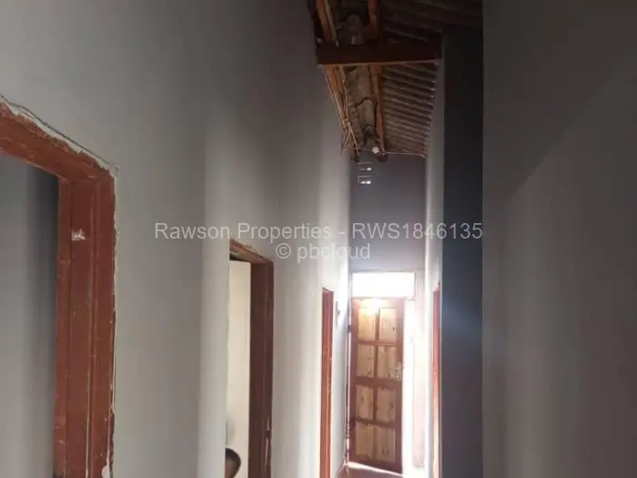 5 Bedroom House for Sale in Glen View, Harare