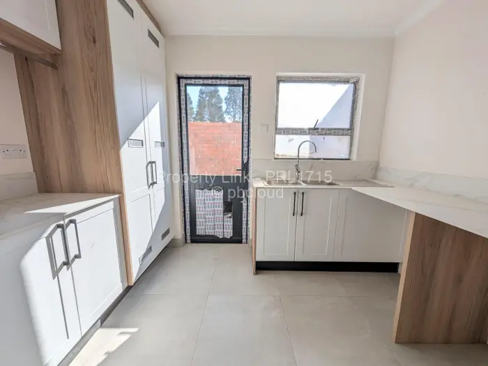 Townhouse/Complex/Cluster for Sale in Newlands, Harare