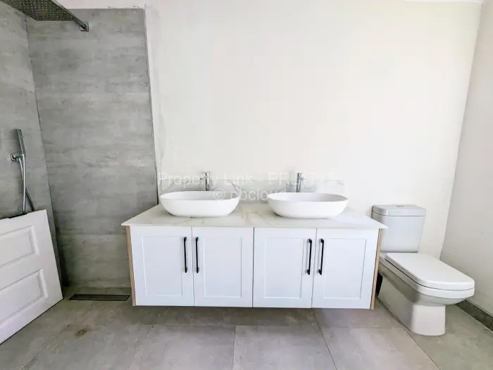 Townhouse/Complex/Cluster for Sale in Newlands, Harare