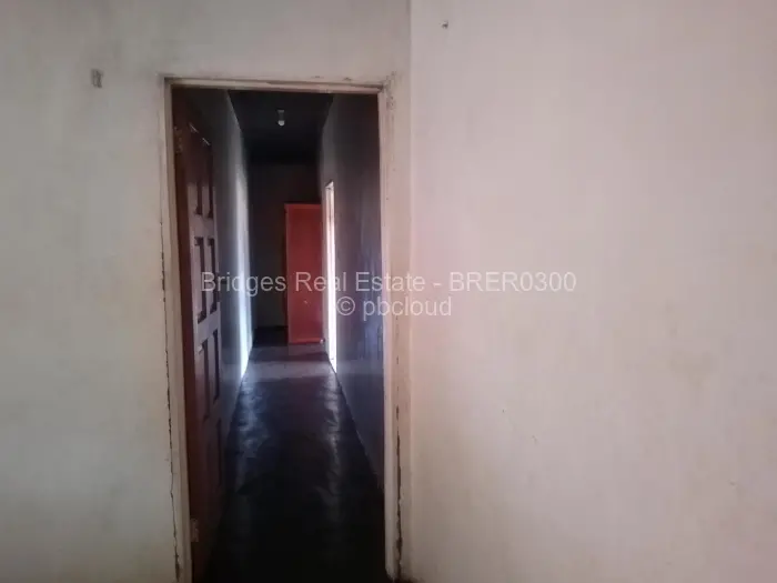 6 Bedroom House for Sale in Budiriro, Harare