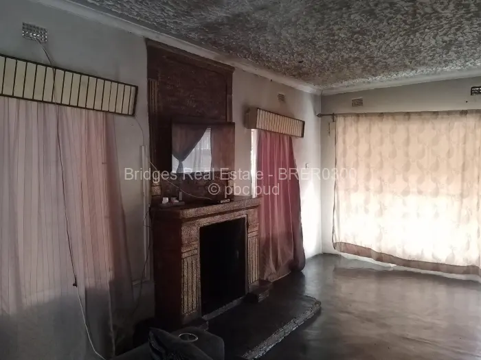 6 Bedroom House for Sale in Budiriro, Harare