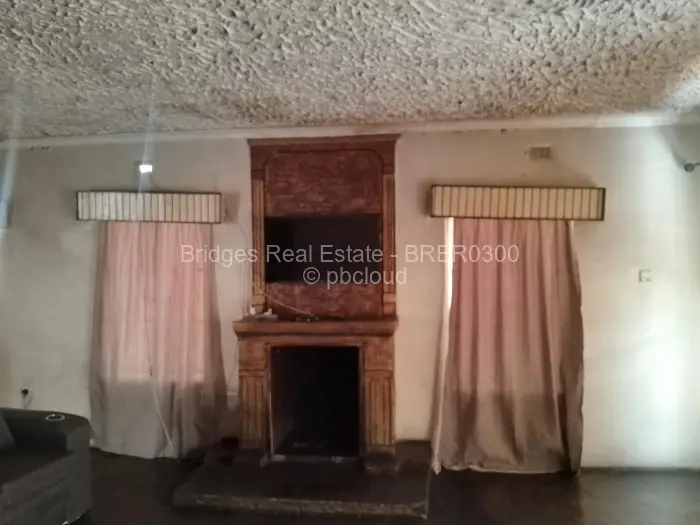 6 Bedroom House for Sale in Budiriro, Harare