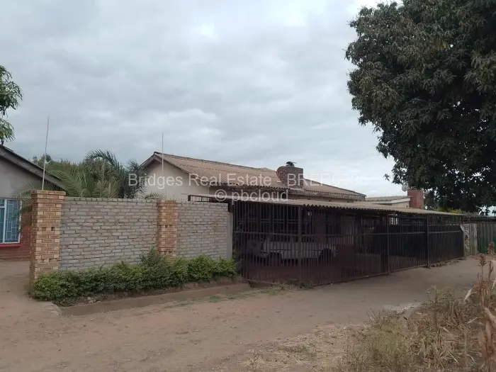 6 Bedroom House for Sale in Budiriro, Harare