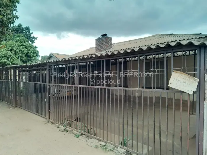 6 Bedroom House for Sale in Budiriro, Harare