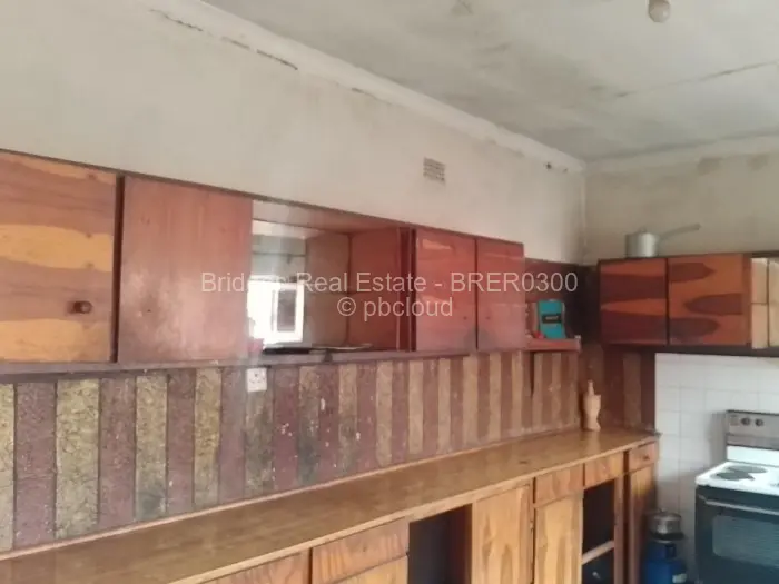 6 Bedroom House for Sale in Budiriro, Harare