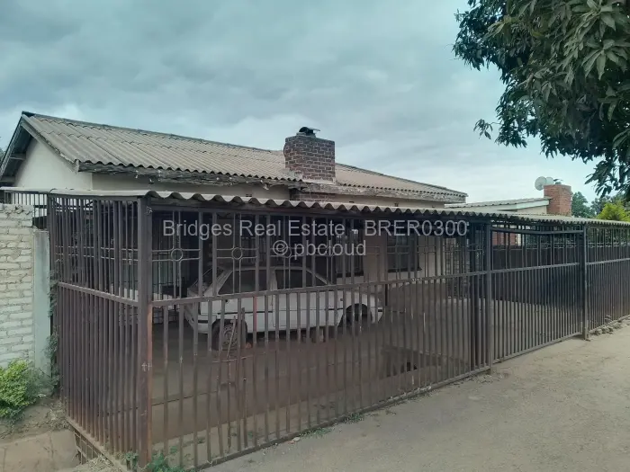 6 Bedroom House for Sale in Budiriro, Harare