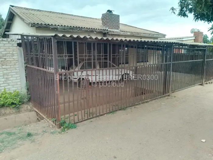 6 Bedroom House for Sale in Budiriro, Harare
