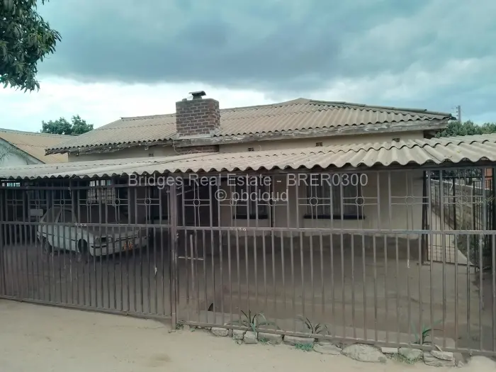 6 Bedroom House for Sale in Budiriro, Harare