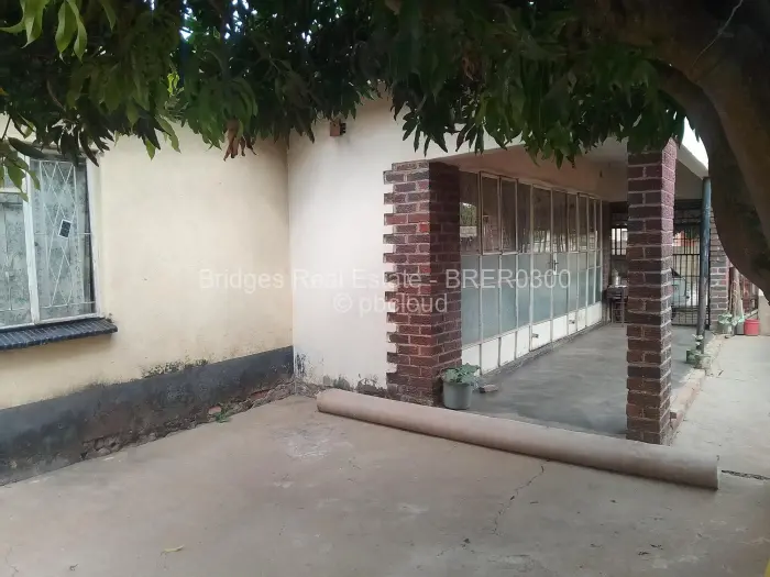 6 Bedroom House for Sale in Budiriro, Harare