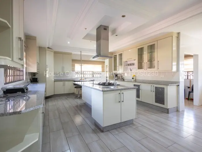 6 Bedroom House for Sale in Quinnington, Harare